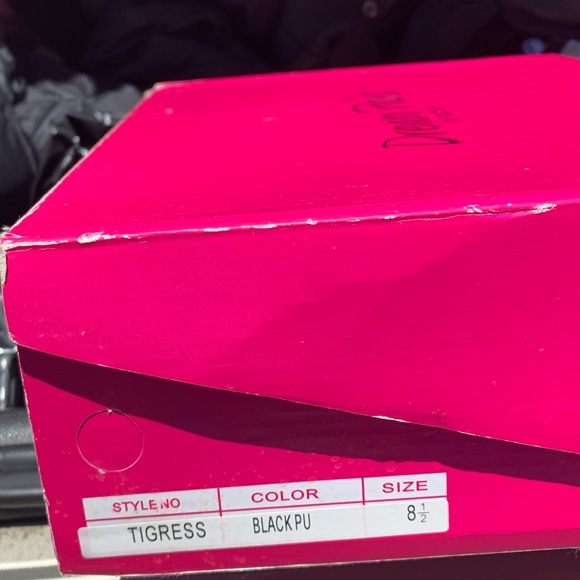 Heels - Picture 2 of 8